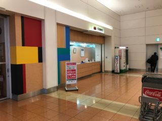 羽田空港第2ターミナルの手荷物預かり所の場所