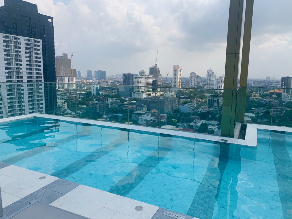 ステイブリッジ スイート バンコク トンロー（Staybridge Suites Bangkok Thonglor）プール