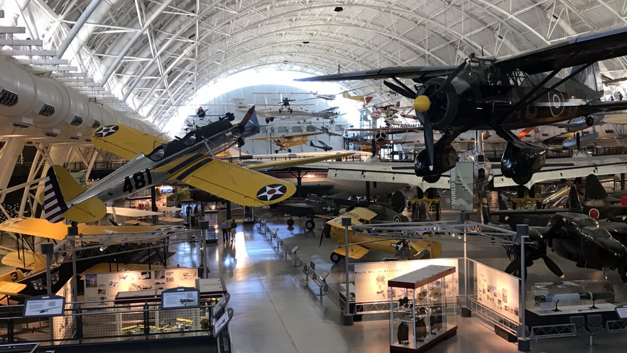 ウドバーハジーセンター　国立航空宇宙博物館別館